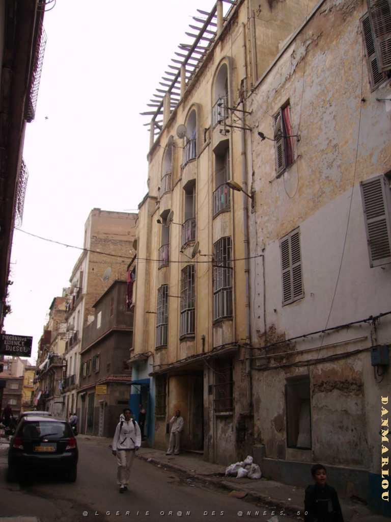 ORAN IMMEUBLE PASCALIN DE LA RUE GRADWOLH.JPG
